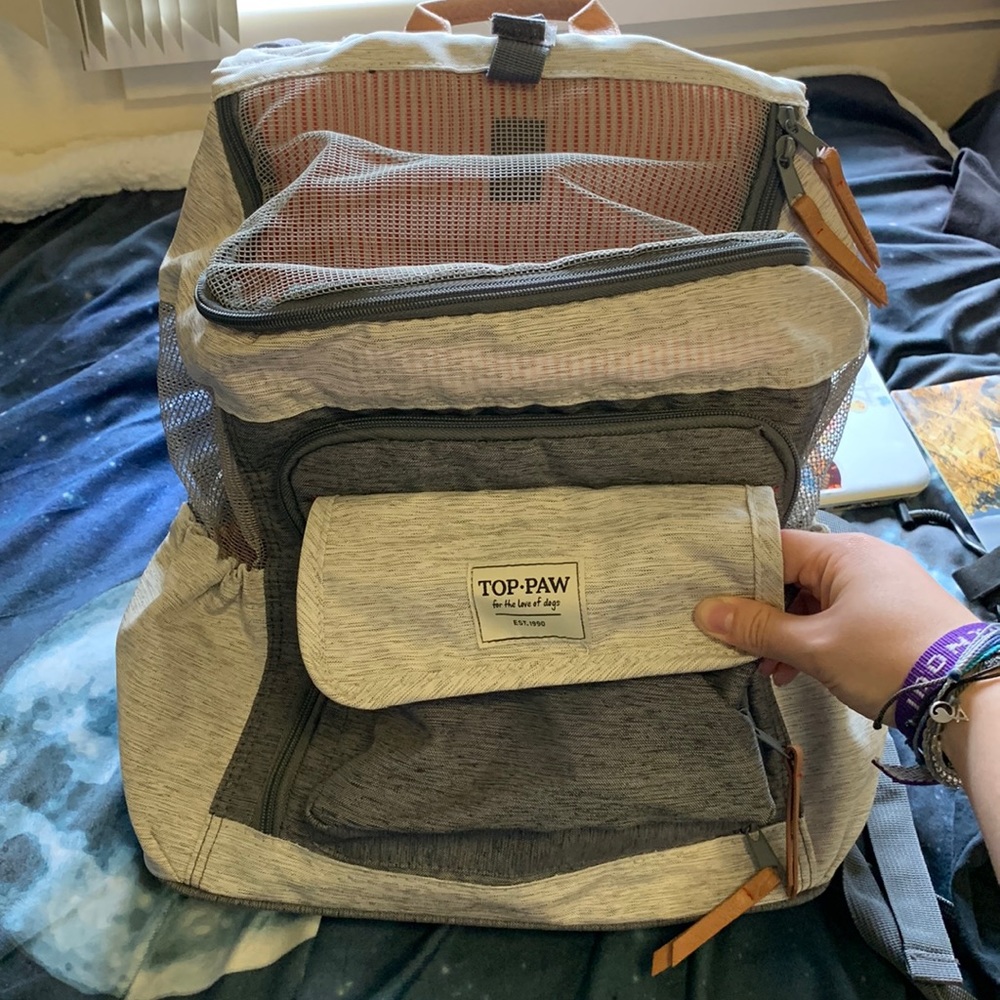 Backpack to carry a pupper!